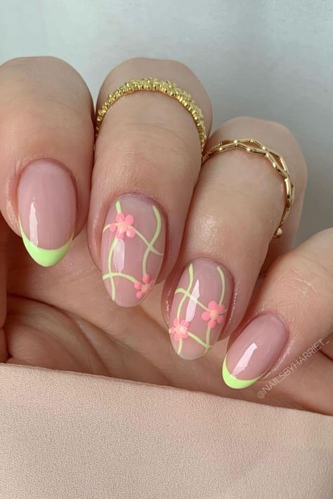 59 Flower Nail Designs You'll Absolutely Love! Summer Nails Tips Designs, Shirt Nails Ideas, Shirt Nail Design Ideas, Shirt Nail Ideas, Pink Nail Art Ideas, Summer French Manicure, Shirt Nails, Pale Nails, Oval Nails Designs