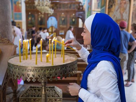 There are many reasons why the practice of wearing chapel veils is desirable. Even this small custom is part of a larger liturgical renewal. Christian Veils, Christian Modesty, Lighting A Candle, Spiritual Reality, Eastern Orthodox Church, Evening Prayer, Chapel Veil, Bride Of Christ, Catholic Wedding