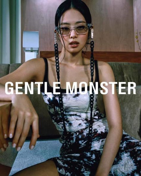 Campaign Fashion, Gentle Monster, K Pop Star, Fashion Advertising, Jennie Lisa, Ad Campaign, Famous Celebrities, Blackpink Jennie, Pop Star