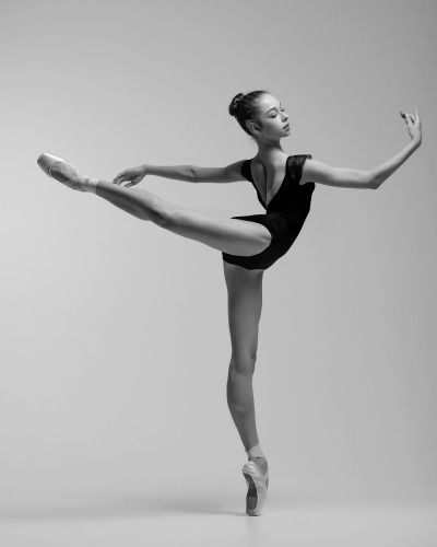 Ballet Photography Poses, Ballet Dance Photography, Ballet Images, Dance Picture Poses, Dance Photo Shoot, Ballet Pictures, Dance Photography Poses, Ballet Poses, Ballet Photos