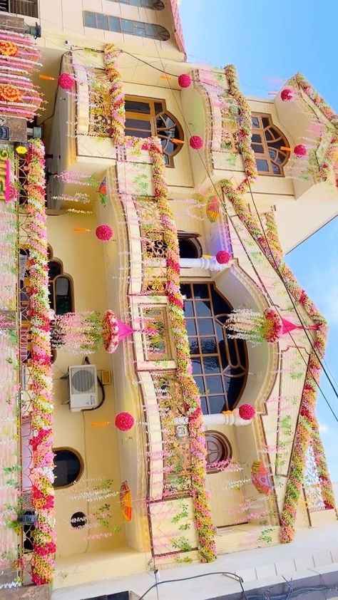 Home Decor Wedding Ideas, Wedding Decoration For Home, House Decorating Ideas For Wedding, Bridal Home Decorations, Indian House Wedding Decor, Home Decoration Ideas For Wedding, Wedding Decor For Home, Wedding Home Decoration Indian Exterior, House Decorations For Wedding