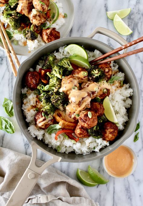 Sheet Pan Peppers, Honey Sriracha Ground Chicken, Sriracha Meatballs, Meatball Bowls, Paleo Mayonnaise, Honey Sriracha Sauce, Chicken Protein, Protein Bowls, Primal Kitchen