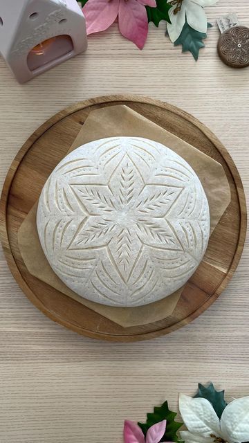 Bread Scoring Patterns, Tom Cake, Le Creuset Recipes, Bread Scoring, Sourdough Starter Discard Recipe, Bread Oven, Braided Bread, Bread Art, Year 9