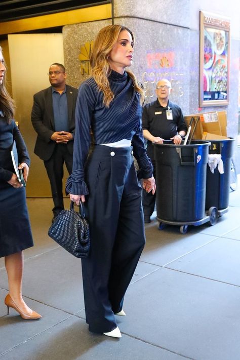 Queen Rania Casual Style, Queen Rania Aesthetic, Queen Rania Outfits, Queen Rania Style, Uni Fits, Jordan Royal Family, Going Out Looks, Fall Fashion Trends Women, Queen Rania