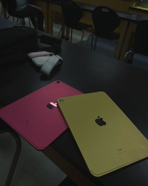 Two Phones Aesthetic, Electronic Aesthetic, Ipad School, Ipad Pics, Yellow Ipad, Ipad Picture, Phone Essentials, Pink Ipad, Pretty Wallpaper Ipad