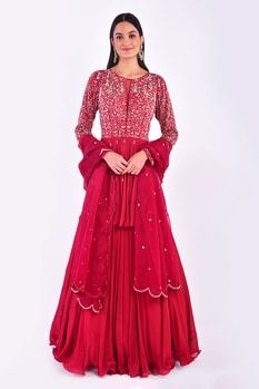 Buy Layered Peplum Anarkali with Dupatta by Vidushi Gupta at Aza Fashions Peplum Anarkali, Dupatta Embroidery, Floral Anarkali, Anarkali With Dupatta, Gown Party Wear, Embroidered Anarkali, Indian Dresses Traditional, Anarkali Gown, New Address