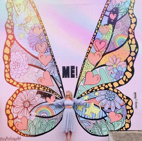 The Taylor Swift Nashville Mural Address You Need to Know For Your Next Trip to Tennessee Butterfly Mural, Nashville Murals, Instagram Taylor Swift, Giant Butterfly, Taylor Swift Lover, Rainbow Butterflies, Embellished Crop Top, Country Pop, Nashville Trip