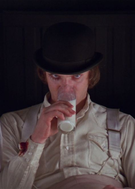 "There was me, that is Alex and my three droogs, that is Pete, Georgie, and Dim..." Rock Bowl, Alex Delarge, A Clockwork Orange, Fritz Lang, Desain Editorial, Septième Art, I Love Cinema, Movie Shots, Clockwork Orange