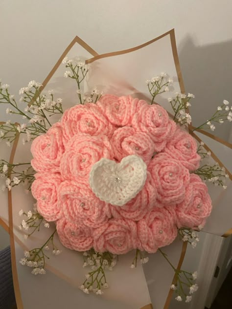 #crochet #aesthetic #coquette #crochetbouquet #bouquet #crocheting #bouquet #flowers Crochet Flower Projects Ideas, Crochet Gift Ideas Aesthetic, Crochet Bouquets Ideas, Crochet Gifts Aesthetic, Coquette Crochet Plushies, Pink Crochet Bouquet, Bouquet Of Flowers Crochet, Coquette Crochet Ideas, Rose Crochet Bouquet