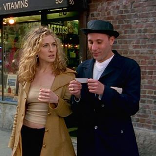 Carrie Bradshaw Outfits, Carrie Bradshaw Style, Pork Pie Hat, Pork Pie, 90s Jacket, City Outfits, Jane Fonda, Sarah Jessica Parker, Carrie Bradshaw