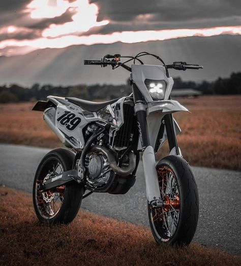 125cc Dirt Bike, Ktm Dirt Bikes, Ktm Supermoto, Moped Bike, Yamaha Dirt Bikes, Yamaha Wr, Bike Couple, Stylish Bike, Motocross Love