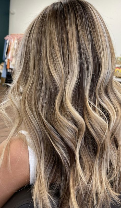 Bayalage Dirty Blond, Light Blonde Highlights On Dark Brown Hair, Crown Highlights, Blonde Highlights And Lowlights, Khloe Hair, Dirty Blonde Hair Color Ideas, Light Brunette Hair, Blonde Hair Goals, Perfect Blonde Hair