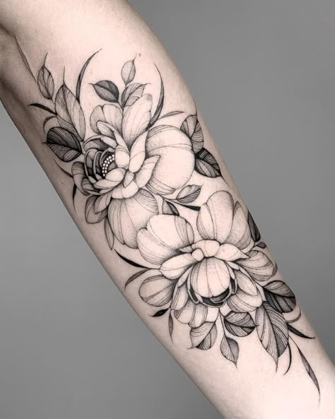 White Flower Tattoo, Aster Tattoo, Black And White Flower Tattoo, Succulent Tattoo, Floral Thigh Tattoos, Tattoo Techniques, Chic Tattoo, Sick Tattoo, Forarm Tattoos