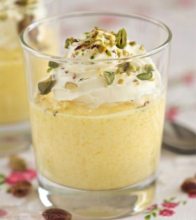 This recipe can be prepared in the 0.5 L iSi Gourmet Whip PLUS. 0.5 L pineapple juice (100% natural) 2 sheets of gelatin sugar to taste Preparation: Mix pineapple juice with sugar (to taste) and st… Isi Whipper Recipes, Mango Desserts, Dessert Light, Dessert Mousse, Mango Dessert Recipes, Mango Mousse, Mango Dessert, Pistachio Cream, French Dessert