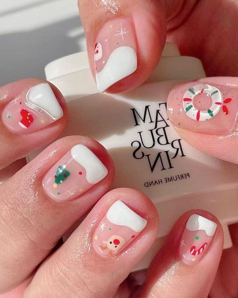 snow inspired nail design Korean Xmas Nails, Christmas Nails Korean, Korean Christmas Nails, Nails Noel, Nails Navidad, Amber Nails, Nails Snow, Simple Christmas Nails, Korean Christmas