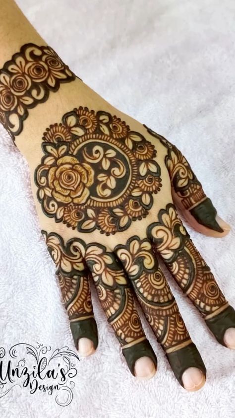 Bd Design, Beautiful Mehndi Designs, Legs Mehndi Design, Mehndi Designs Bridal Hands, Rose Mehndi Designs, Simple Mehndi Designs Fingers, Very Simple Mehndi Designs, Engagement Mehndi Designs, Pretty Henna Designs