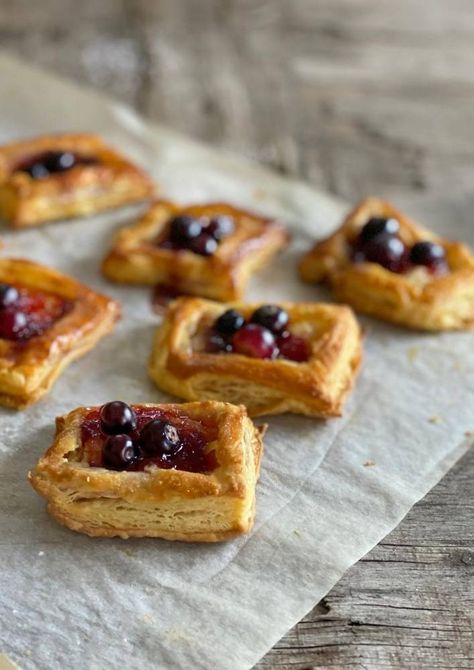 Puff Pastry Berry Tarts - My Easy Cooking Mulberry Puff Pastry, Puff Pastry And Berries, Puff Pastry With Cherries, Puff Pastry Frozen Berries, Puff Pastry Tarts Fruit, Puff Pastry Jam Tarts, Berry Puff Pastry Recipes, Puff Pastry Tart Recipes, Cherry Pastry Recipes