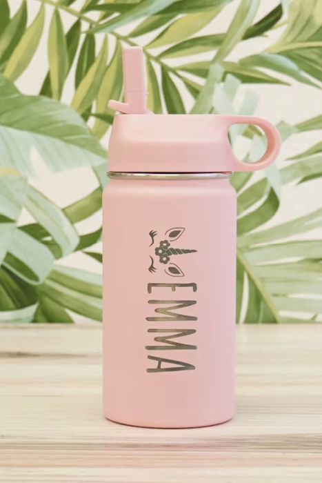 Water Bottle With Time Marker, Girls School Water Bottle, Disposable Water Bottles, Kids Engraved Water Bottle, Engraved Water Bottles, Personalized Water Bottles Kids, Diy Water Bottle, Engraved Tumblers, Water Bottle Design