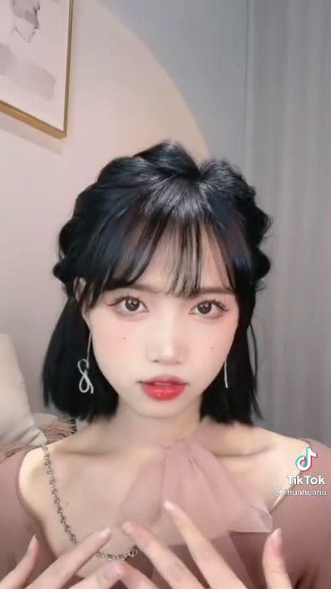 Korean Braided Hairstyle, Hair Style Korea, Kawaii Hairstyles, Hair Tips Video, Hairdos For Short Hair, Hair Tutorials Easy, Short Hair Tutorial, Shot Hair Styles, Peinados Fáciles Para Cabello Corto