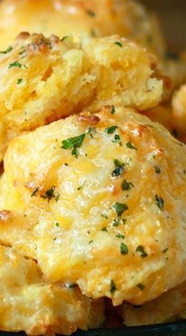 Copycat Red Lobster Cheddar Bay Biscuits Biscuits Red Lobster, Red Lobster Cheddar Biscuits, Copycat Red Lobster, Red Lobster Cheddar Bay Biscuits, Red Lobster Biscuits, Baking Biscuits, Bread Healthy, Cheddar Bay Biscuits, Cheddar Biscuits