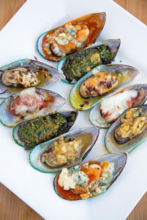 Pesto, Garlic, Italiano, Buffalo, Diablo Seafood Appetizer Recipes, Mussels Recipe, Oyster Recipes, Delicious Seafood Recipes, Seafood Appetizers, Cooking Seafood, Snacks Für Party, Seafood Dinner, Party Food Appetizers