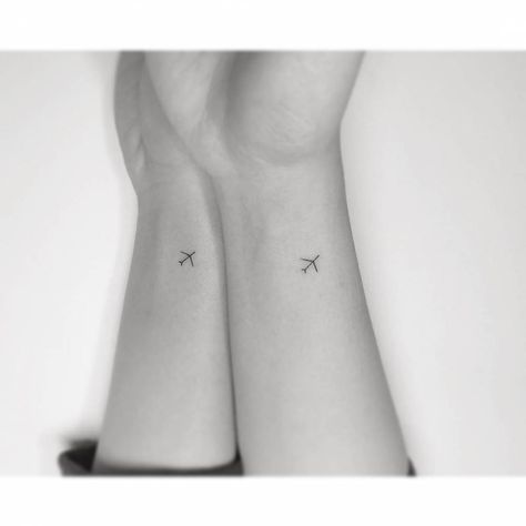 Tiny Tattoo For Couples, Dainty Airplane Tattoo, Minimalistic Couple Tattoo, Plane Tattoos, Fernweh Tattoo, Maching Tattoos, Minimalist Tattoo Small, Plane Tattoo, Airplane Tattoos