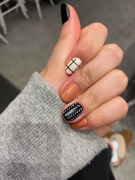 Manicure Trends 2024 Fall, Fall Dot Nails, Easy Fall Nails Short, Fall Checkerboard Nails, October Gel Nails Short, Short Natural Nail Designs Fall, Fall Inspired Nails Almond, Super Short Fall Nails, Fall Hard Gel Nails