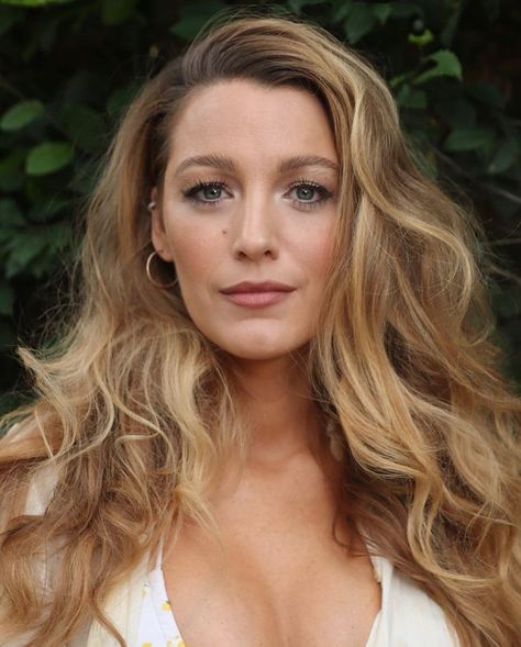 Blake Lively Hair Color, Blake Lively Hair, Blonde Celebrities, Belle Blonde, Hair Collection, Long Wavy Hair, Hair Inspo Color, Light Hair, Blake Lively