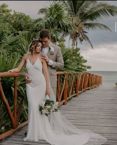 Beach Wedding Photo Ideas With Family, Destination Wedding Pictures Photo Ideas, Beach Wedding Poses Picture Ideas, Beach Wedding Photography Poses Picture Ideas Family Photos, Tropical Wedding Pictures, Beach Wedding Photo Ideas Unique, Beach Wedding Couple Photos, Beach Wedding Picture Ideas, Beach Wedding Photography Poses