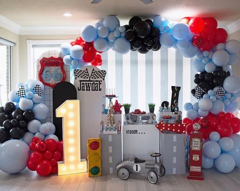 Age 1 party for boys is your baby's first and most special party. You have completed the first year and it is time to plan your party. You can plan an... Race Car Party Decorations, 1st Birthday Boy Themes, Uno Birthday, Balloon Garland Diy, Race Car Birthday Party, Cars Theme Birthday Party, Party Themes For Boys, 1st Birthday Party Themes, Birthday Themes For Boys