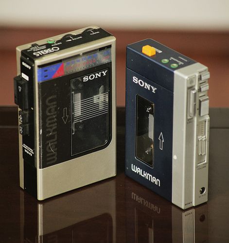 Walkmans (Sony) | Eduardo Jiménez | Flickr Old Tech, Sony Design, Sony Electronics, Sony Walkman, Old Technology, Retro Gadgets, Tape Recorder, Hifi Audio, Retro Futuristic