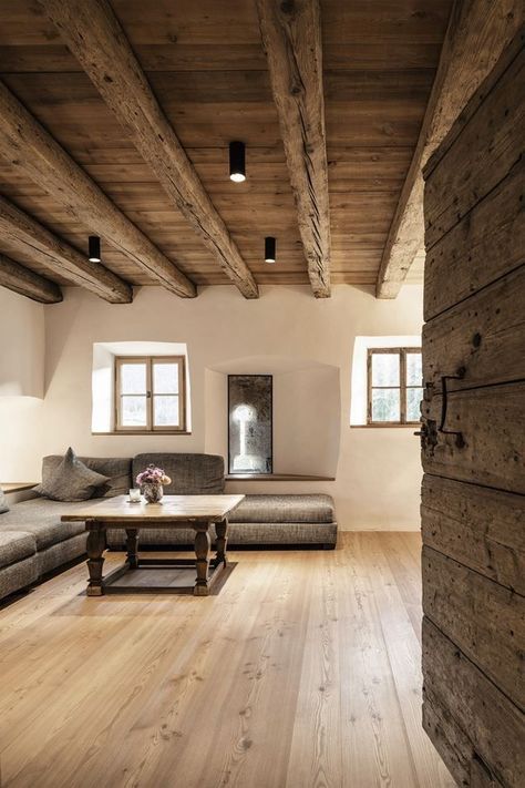 Barndominium Ceilings, Flooring Parquet, Mountain Interiors, Chalet Interior, Chalet Design, Farmhouse Flooring, Log House, Metal Barn, Building Homes