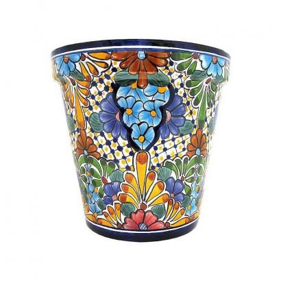 These Talavera planters feature wonderfully intricate floral patterns that will look great with your plants, indoors or out!  The ceramic of these Talavera planters is hand-painted in Dolores Hidalgo, Mexico, and embodies all the classic charm of Mexican Talavera.  Available in several shapes and sizes, all Talavera planters also feature a convenient drain hole.  Let the bright colors and your plants breathe life back into your home decor! Mexican Flower Pots, Perfect Yard, Mexican Garden, Talavera Planters, Painted Terracotta, Pottery Pots, Mexican Ceramics, Pot Ideas, Painted Pottery