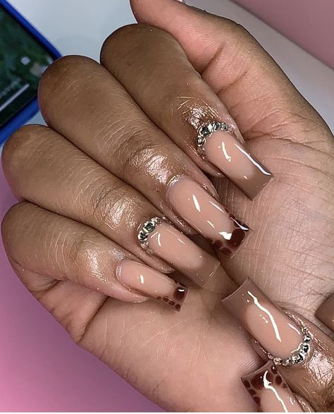 Brown Hoco Nails, Brown And Silver Nails, Tan Nails Acrylic, Brown Nails With Gems, Fall Nail Designs Square, Short Square Acrylic Nails Fall, Brown Acrylics, Fall Baddie Nails, Baddie Acrylic Nails