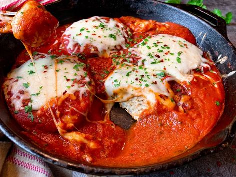 Chicken Parmesan Patties with Marinara in a cast iron skillet with a forkful of chicken Chicken Marinara, Chicken Boneless Breast Recipes, Pork Soup, Vegetarian Desserts, Chicken Patties, Food Lab, Celebrity Chef, Breast Recipe, Cast Iron Skillet