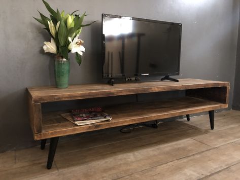 Bedroom Tv Table Ideas, Diy Tv Table, Unique Tv Stand Ideas, Tv Stand Ideas Diy, Diy Tv Unit, Wooden Tv Table, Diy Tv Stands, Wood Tv Table, Wall Rack Design