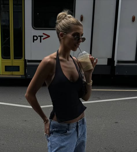 Paige Lorenze Shares Melbourne Diary During the Australian Open Businesswoman Style, Tommy Paul, Paige Lorenze, Tomboyish Outfits, Melbourne Girl, Nature Outfits, Bar Outfits, Melbourne Fashion, 20s Fashion