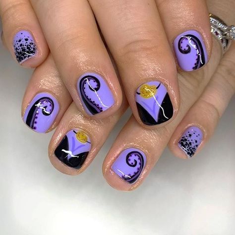 Let's be clear: no detail is too small when it comes to winning a Halloween costume contest, so don't neglect your manicure when dressing as your favorite Disney villain this year. Whether you opt to go as a murderous fashion-lover, a sea witch, or another evil character, there's a ton of nail art i ... Disney Nails Villains, Disney Nail Designs Princesses, Descendants Nails, Disney Villain Nails, Villain Nails, Universal Nails, Disney Themed Nails, Theme Nails, Disney Princess Nails