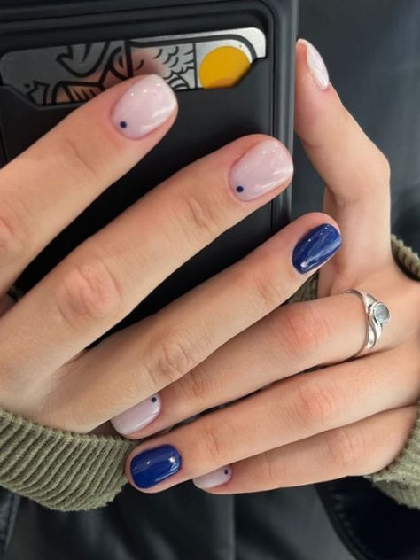 Korean dark blue nails: simple dot accent Navy Nails Design, Dark Gel Nails, Blue And White Nails, Dark Blue Nails, Navy Nails, Hello Nails, Matte Nails Design, Simple Gel Nails, Casual Nails