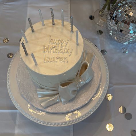 Silver Birthday Party Aesthetic, Silver Birthday Cake Aesthetic, Cake Silver Birthday, Silver Bday Cake, Black And White Coquette Birthday, 18th Birthday Cake Disco, Silver Birthday Cake, Aesthetic Birthday Cake, Birthday Thoughts