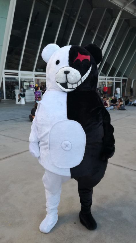 Monokuma, from Danganronpa, at Tenerife LAN Party Summer Con 2019 Monokuma Cosplay, Danganronpa Monokuma, Outfit Wishlist, Lan Party, Danganronpa Memes, Party Summer, Summer Parties, Danganronpa, My Little Pony