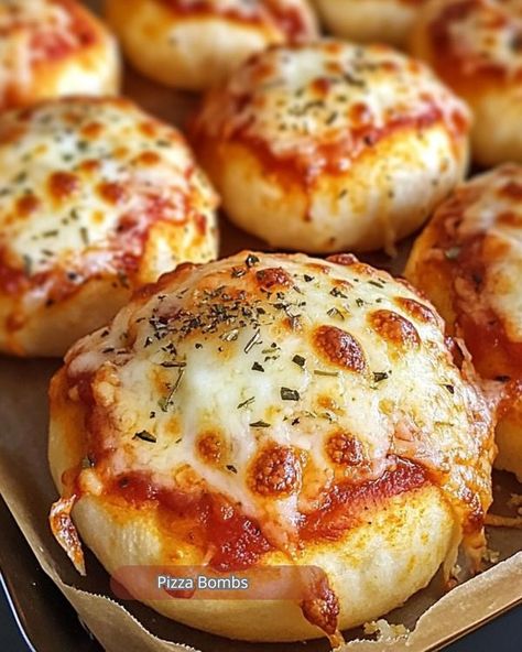 Taco Bread, Pepperoni And Mozzarella, Pizza Balls, Pizza Bomb, Pizza Ball, Recipes Pizza, Cheesy Pizza, Bombe Recipe, Pizza Flavors