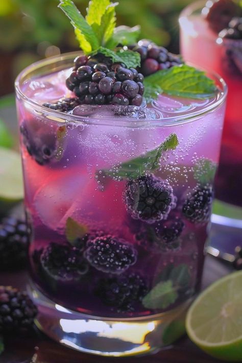 Berry Breeze Refresher Blackberry Mocktail, Coconut Mocktail, Lemonade Concentrate, Relaxing Evening, Fresh Mint Leaves, Mocktail Recipe, Vodka Cocktails, Wine Cocktails, Pink Lemonade