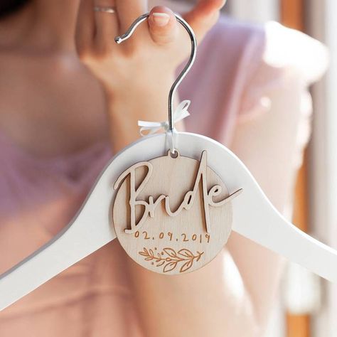 Bride Hanger Personalized, Lézervágott Fa, Bride Hanger, Wedding Hangers Personalized, Wedding Hanger, Hen Party Gifts, Idee Cricut, Wedding Dresses Vera Wang, Wedding Dress Hanger