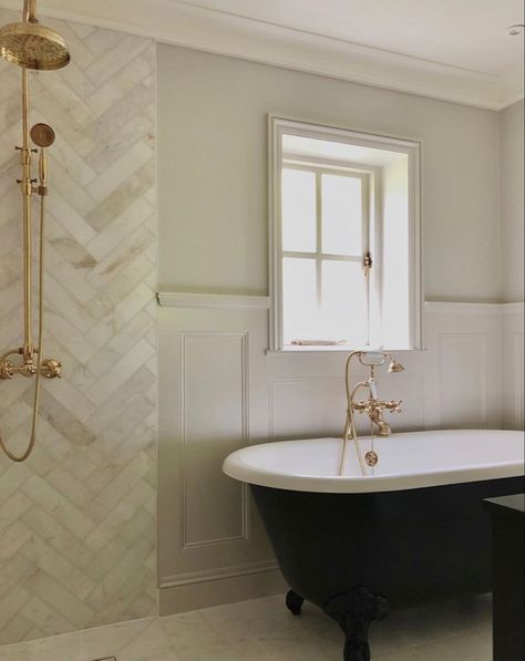 Bathroom With Panelling, Edwardian Bathroom Ideas, Small Traditional Bathroom, Marble Bathroom Tiles, Hill View, Victorian Bathroom, Shower Columns, Bathing Beauty, Bath Sinks