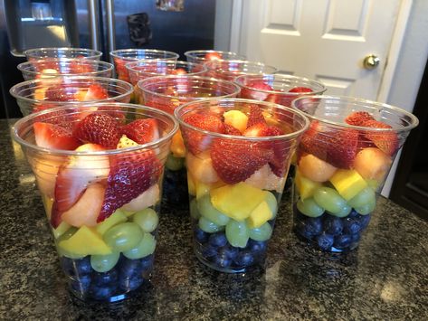 Fruit Cups For Christmas Party, Individual Fruit Cups For Party, Fruit In A Cup, Mini Fruit Cups, Fruit Cups Ideas, Rainbow Fruit Cups, Fruit Cups For Party, Fruit Tray Designs, St Patrick Day Snacks