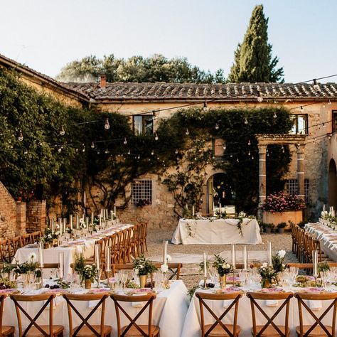 Villa Wedding Decor, Italian Countryside Wedding, Tuscan Wedding Theme, Tuscany Wedding Theme, Italian Wedding Reception, Romantic Italian Wedding, Tuscany Wedding Venue, Tuscany Italy Wedding, Rustic Italian Wedding