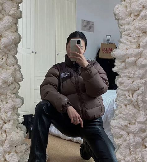 Northface Nuptse Jacket Outfit, The North Face Puffer Jacket Brown, North Face Nuptse Jacket Outfit, Brown Northface Jacket, Nuptse Jacket Outfit, Puffer Jacket Outfit Aesthetic, North Face Puffer Outfit, North Face Nuptse Jacket, Brown North Face