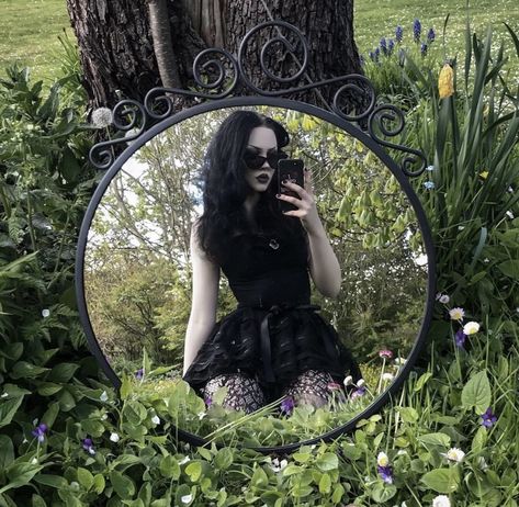 Gothic Lifestyle Aesthetic, Goth Girl Photoshoots, Goth Senior Picture Ideas, Goth Poses Photography, Goth Picture Ideas, Goth Instagram Pictures, Goth Senior Pictures, Goth Princess Aesthetic, Goth Photoshoot Ideas