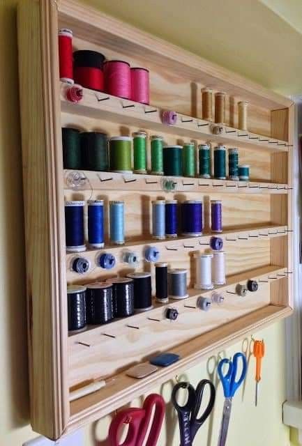 Small Space Storage Bedroom, Bedroom Storage For Small Rooms, Pegboard Craft Room, Storage Hacks Bedroom, Thread Organizer, Pegboard Storage, Diy Bedroom Storage, Sewing Room Inspiration, Thread Organization